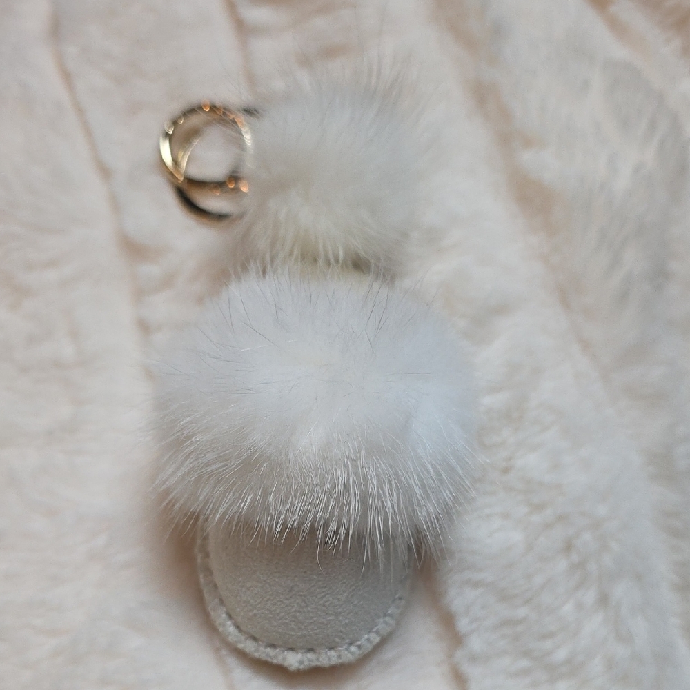 Chic White Fur Keychain Accessory